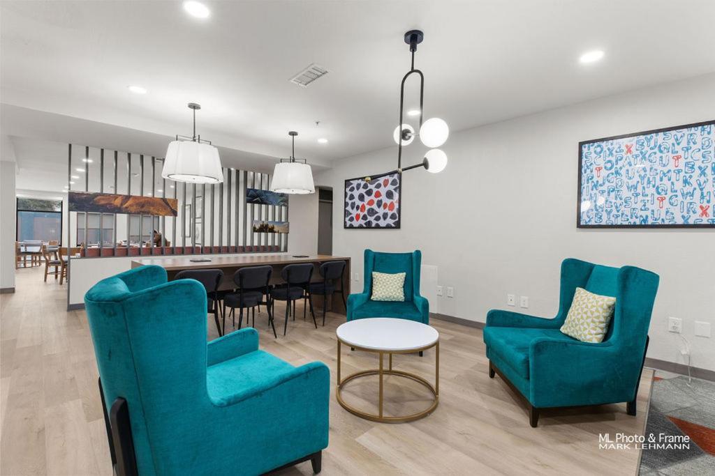 Comfort Suites Laredo Bagian luar foto