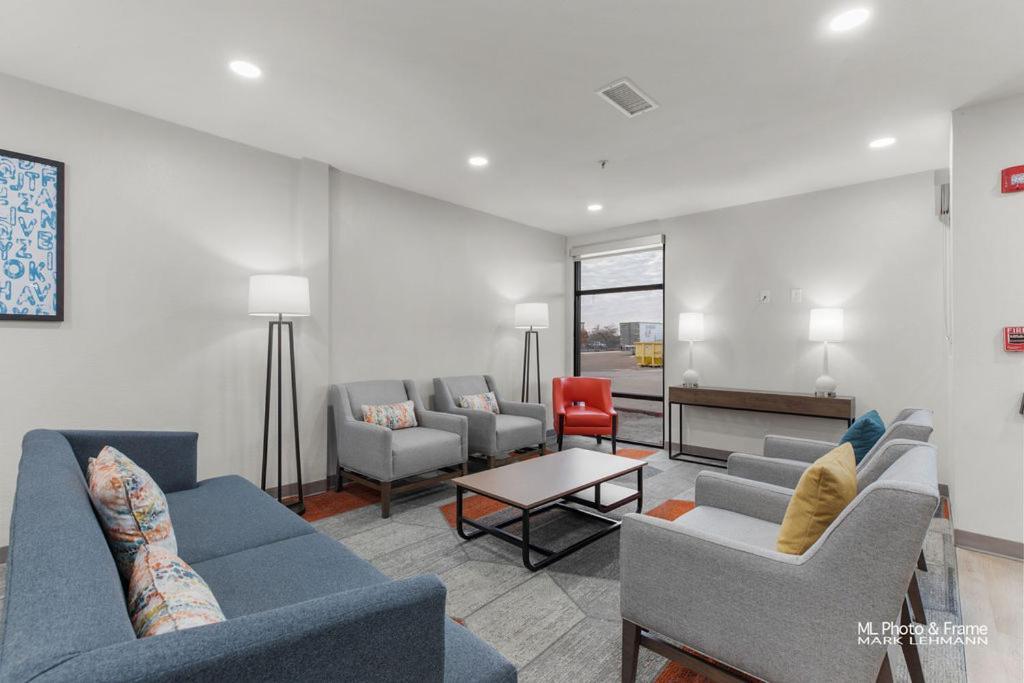 Comfort Suites Laredo Bagian luar foto