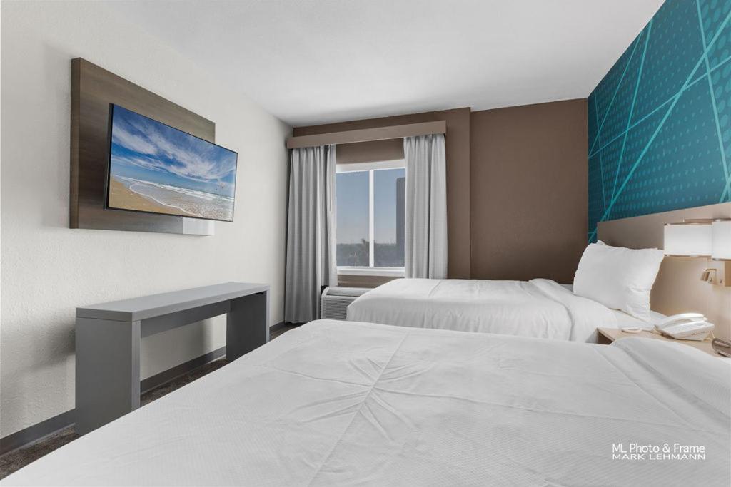 Comfort Suites Laredo Bagian luar foto