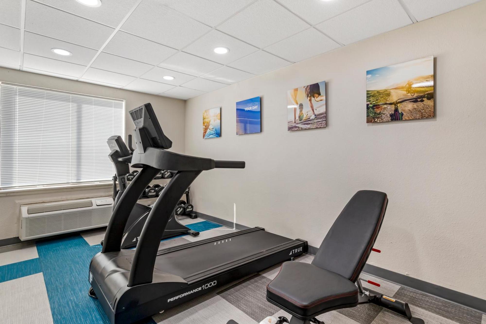 Comfort Suites Laredo Bagian luar foto