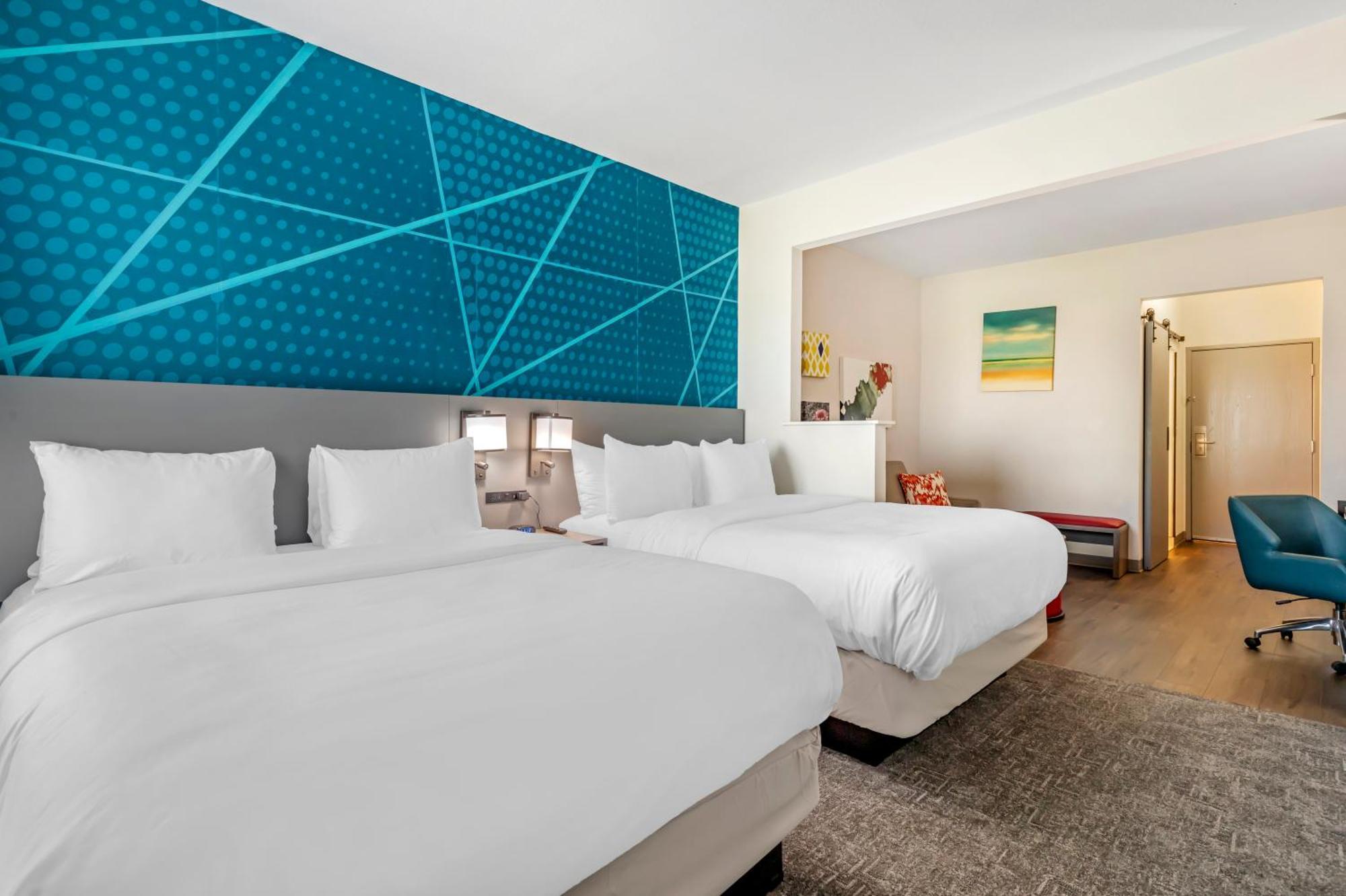 Comfort Suites Laredo Bagian luar foto