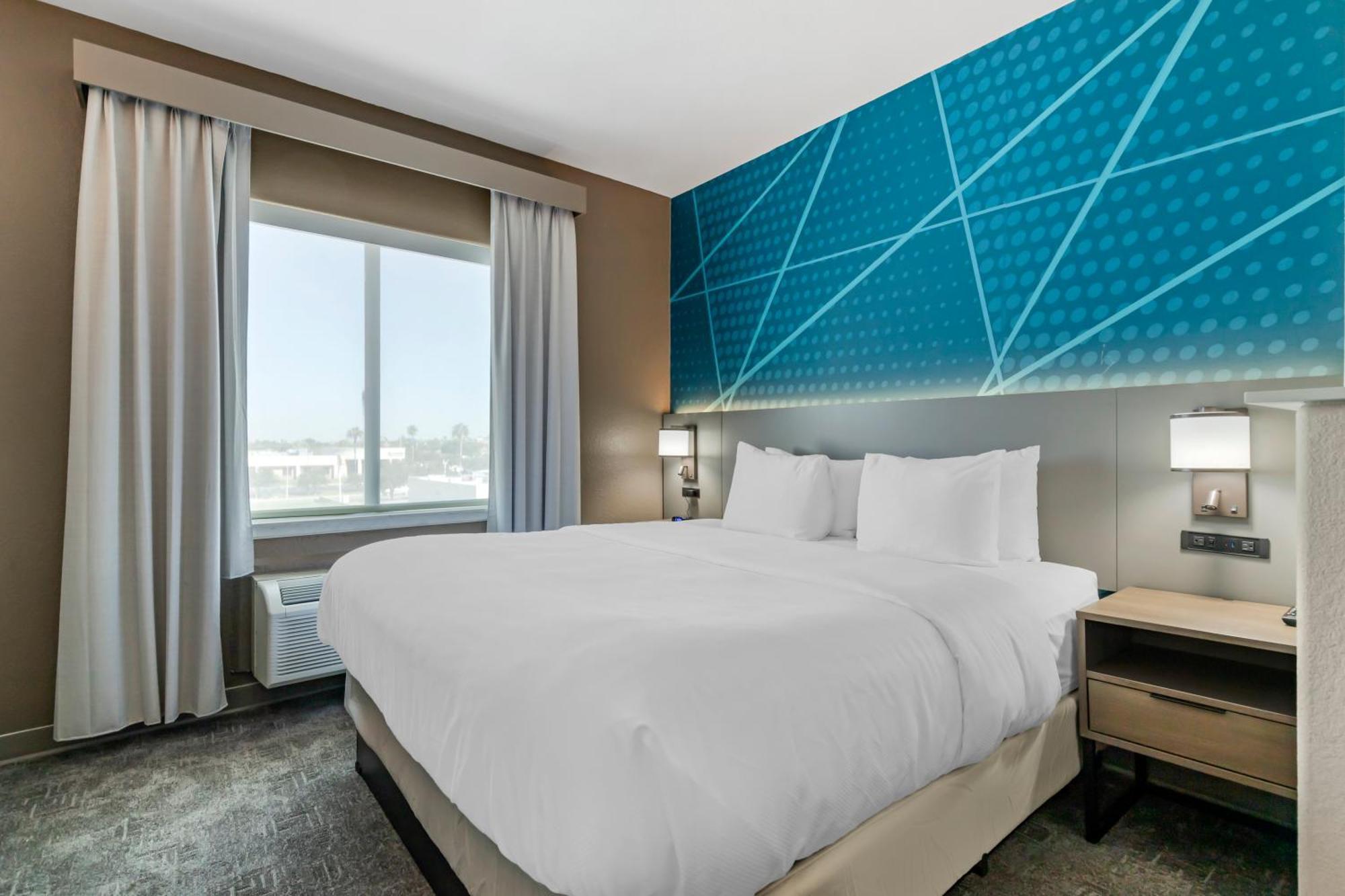 Comfort Suites Laredo Bagian luar foto