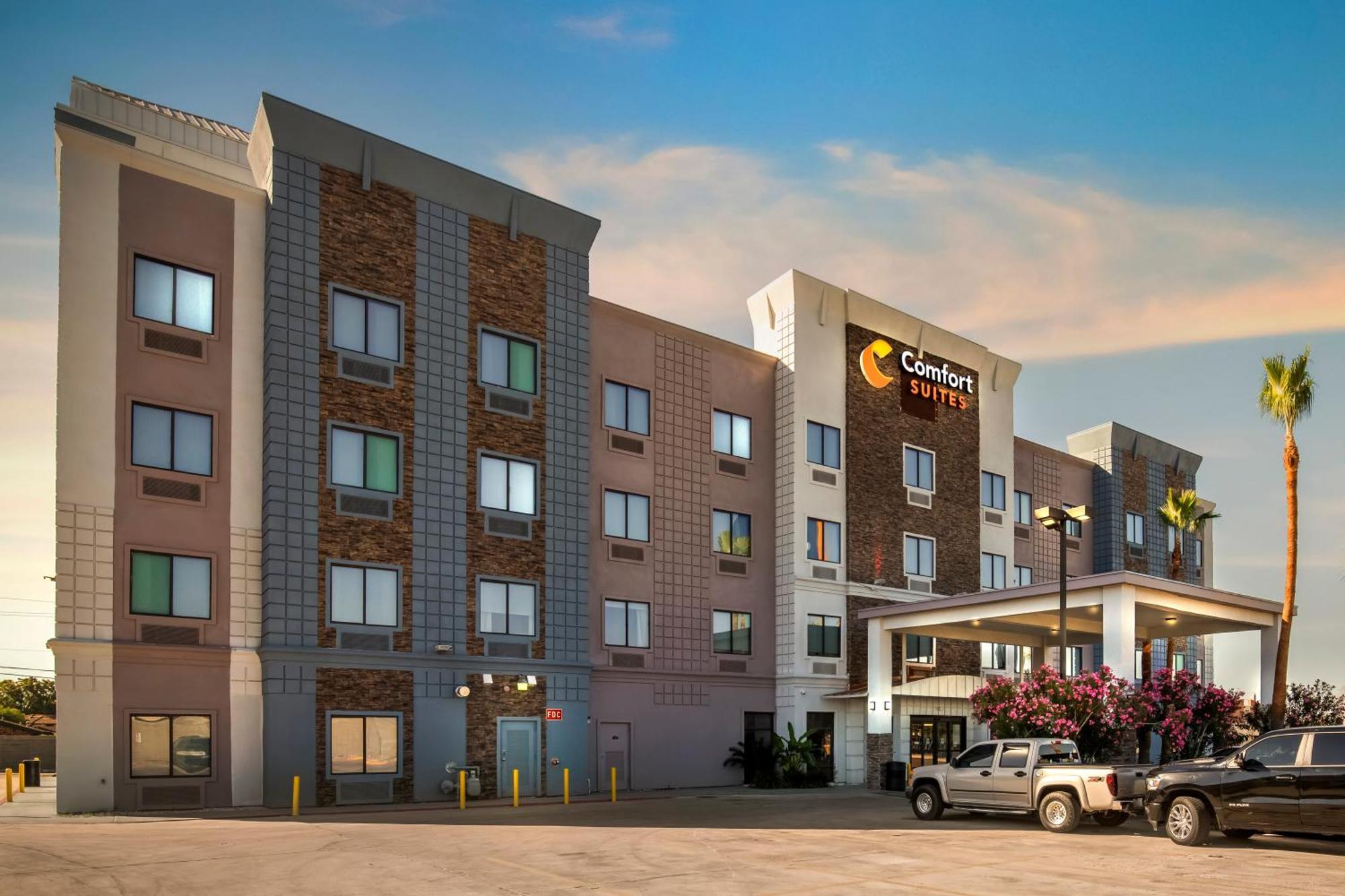 Comfort Suites Laredo Bagian luar foto