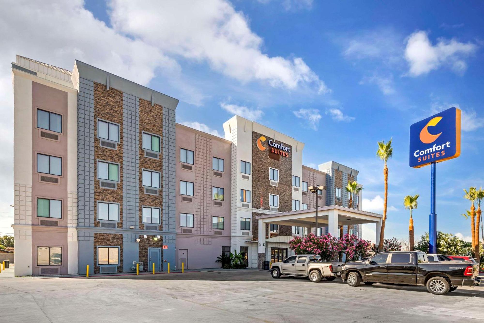 Comfort Suites Laredo Bagian luar foto