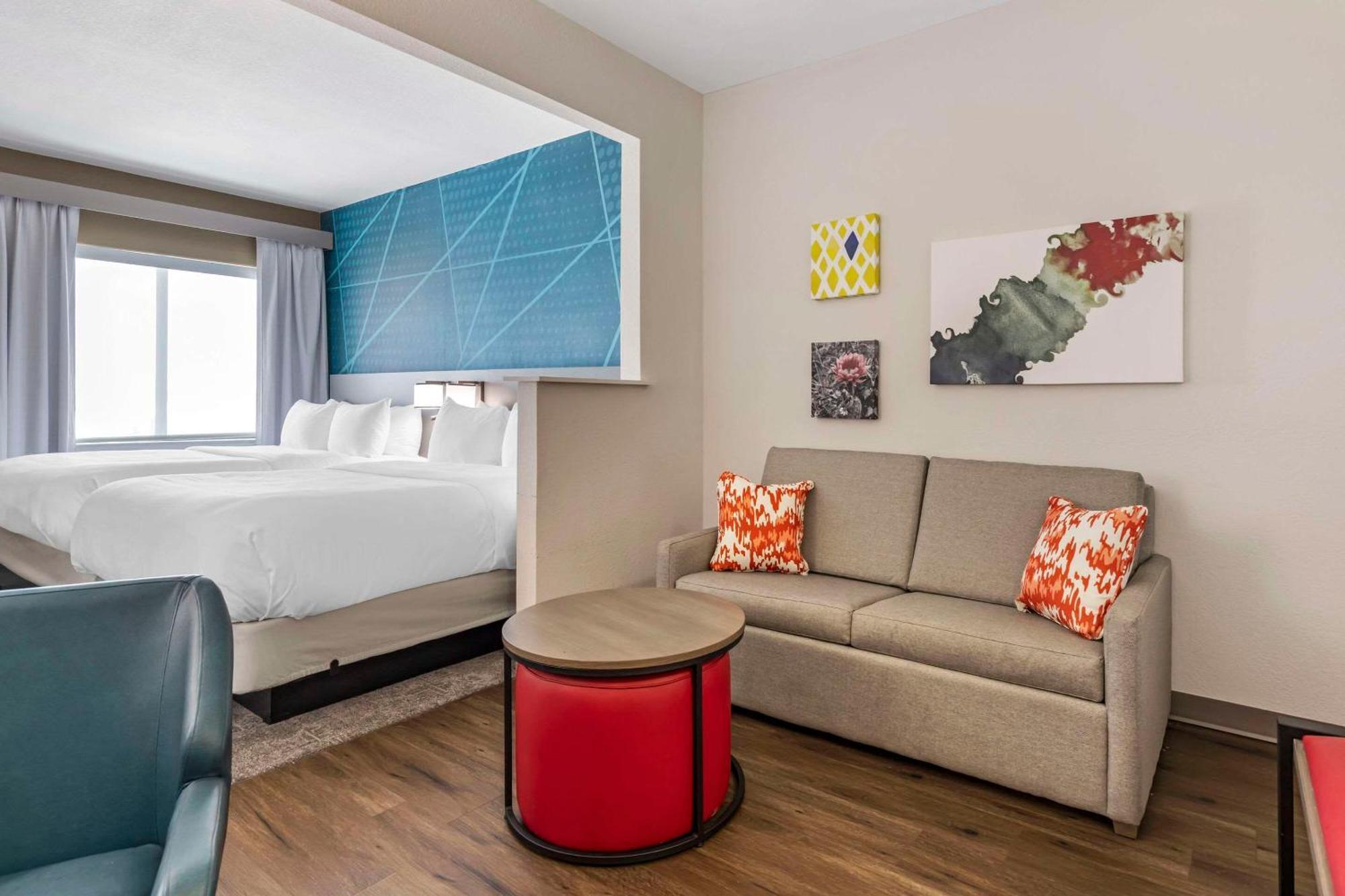 Comfort Suites Laredo Bagian luar foto