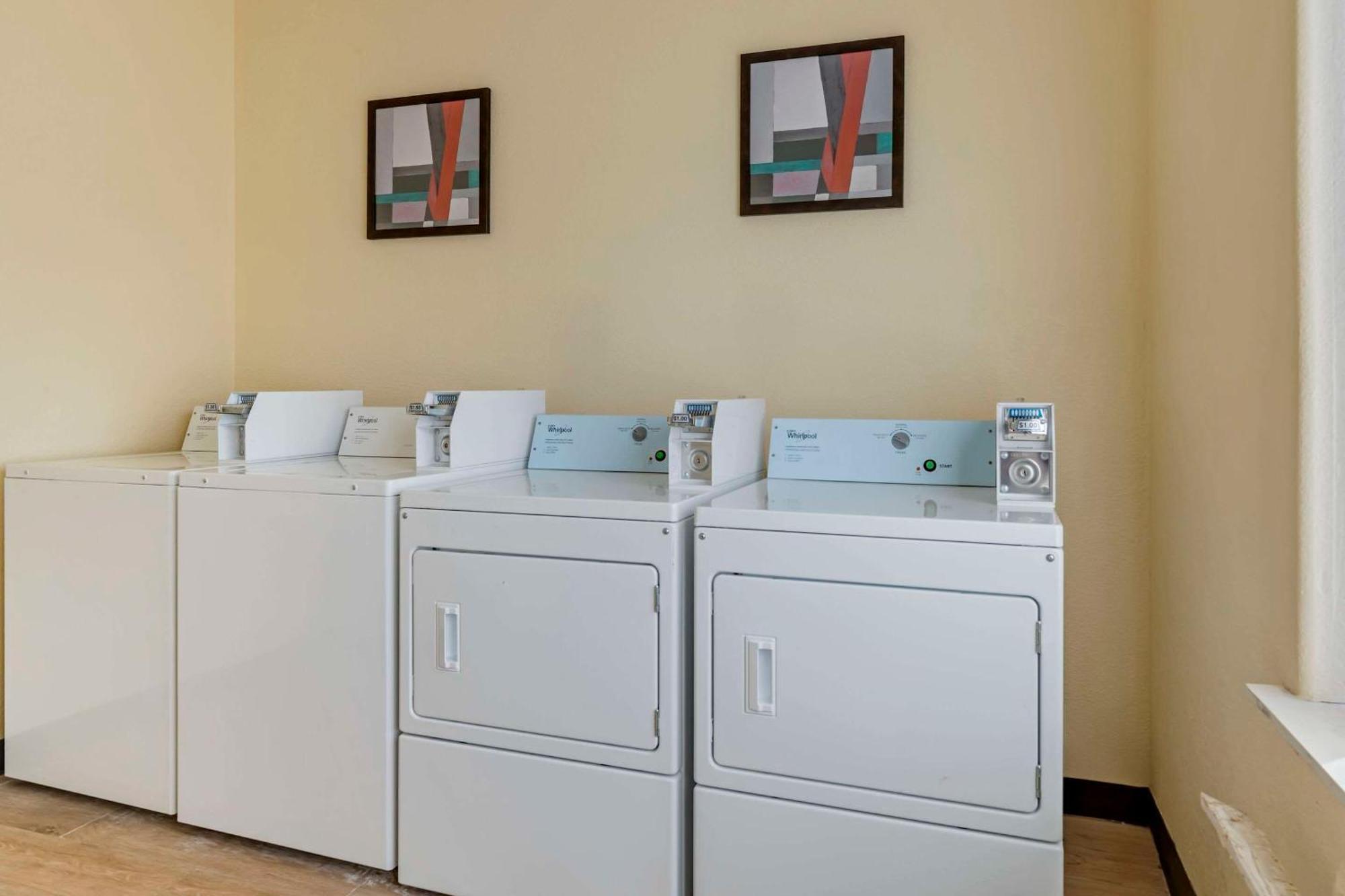 Comfort Suites Laredo Bagian luar foto