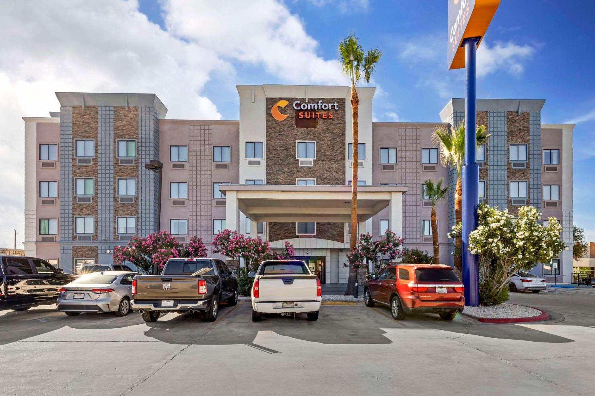 Comfort Suites Laredo Bagian luar foto