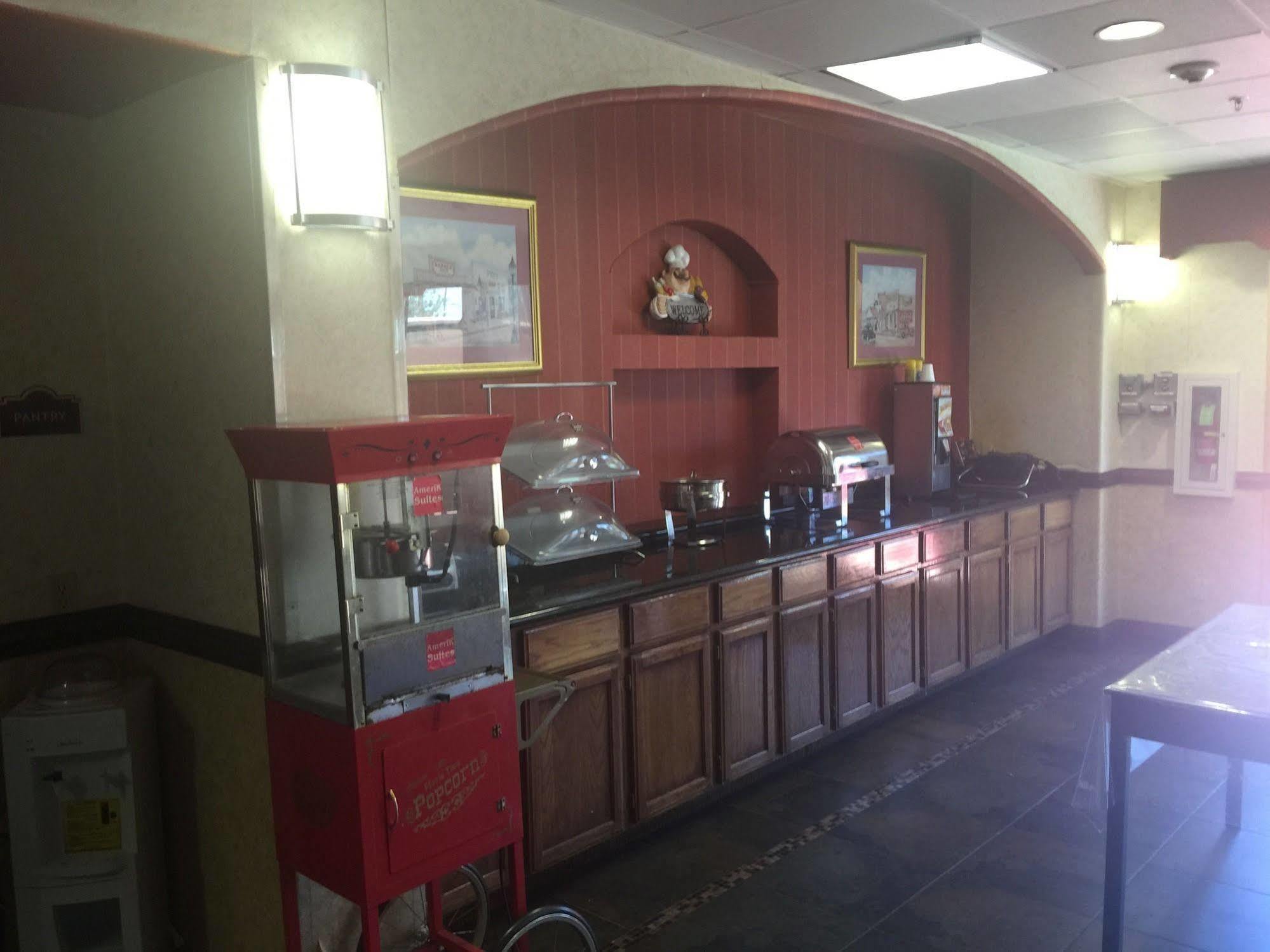 Comfort Suites Laredo Bagian luar foto