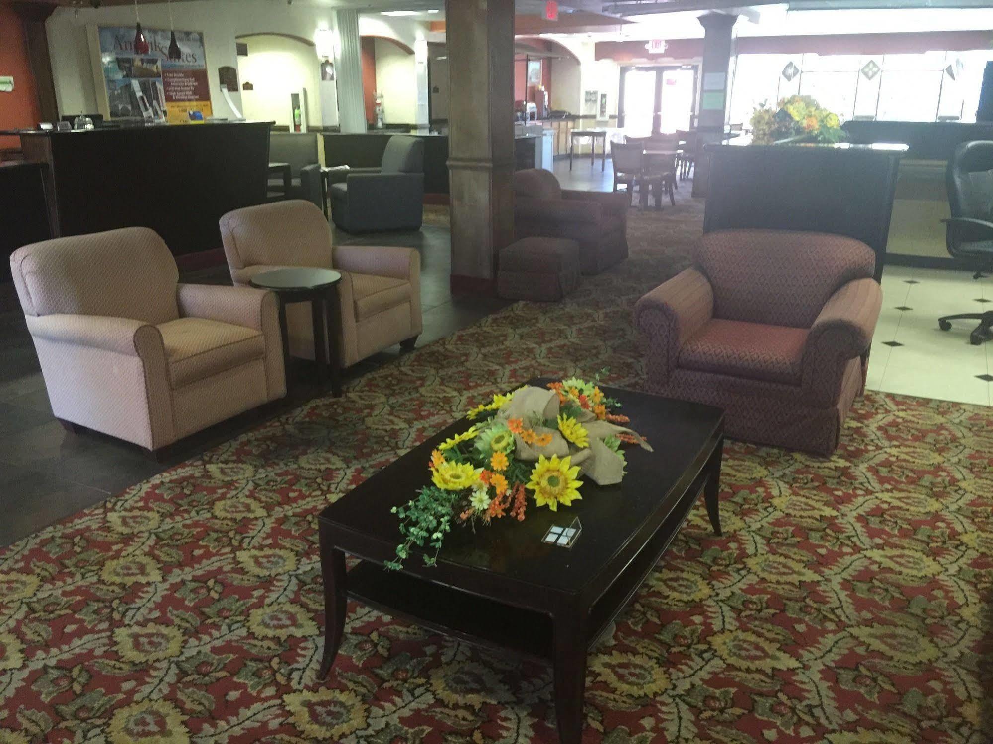 Comfort Suites Laredo Bagian luar foto
