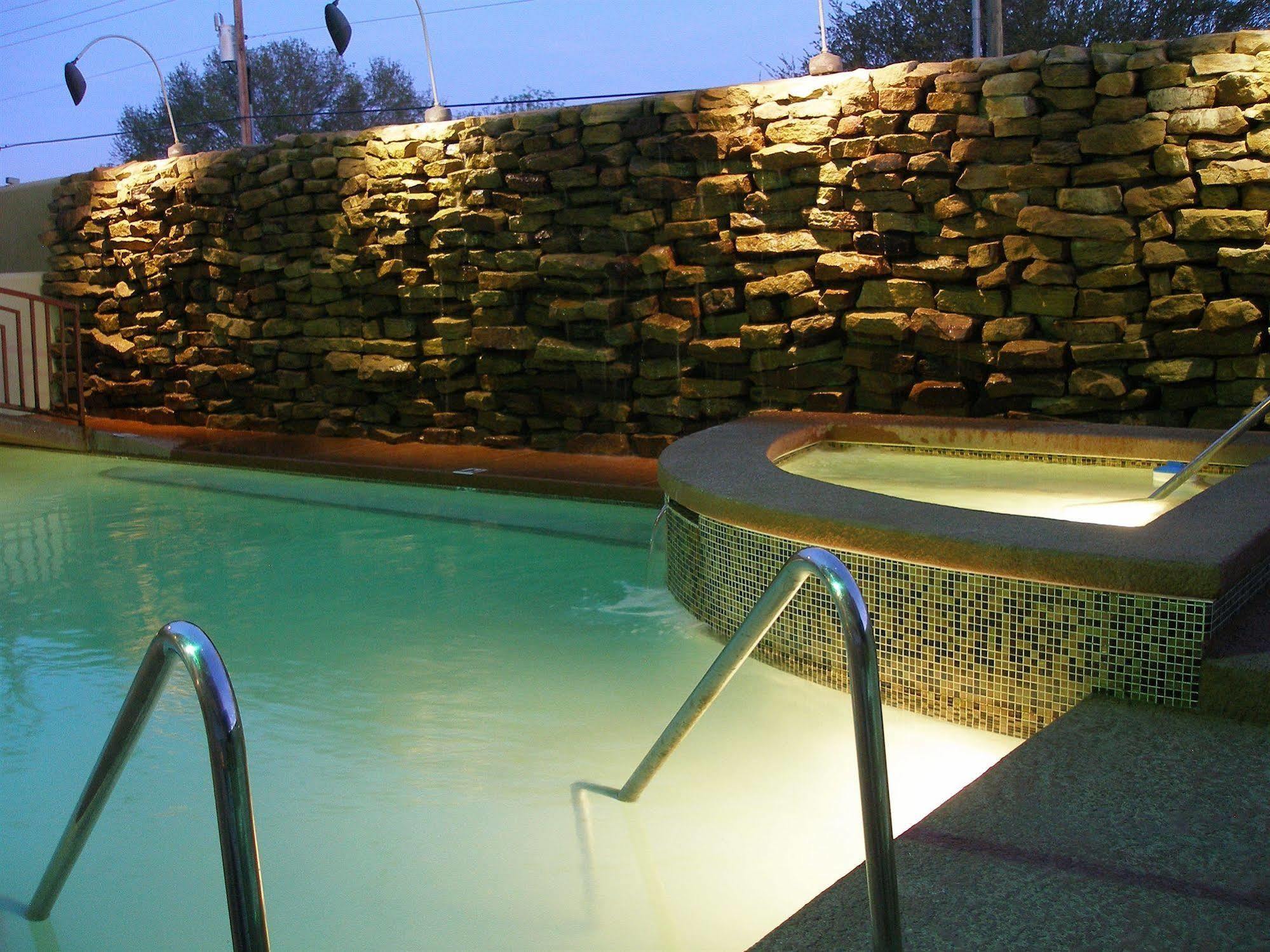 Comfort Suites Laredo Bagian luar foto