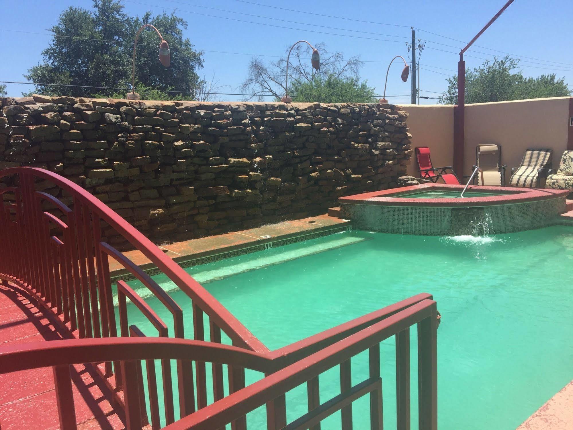 Comfort Suites Laredo Bagian luar foto