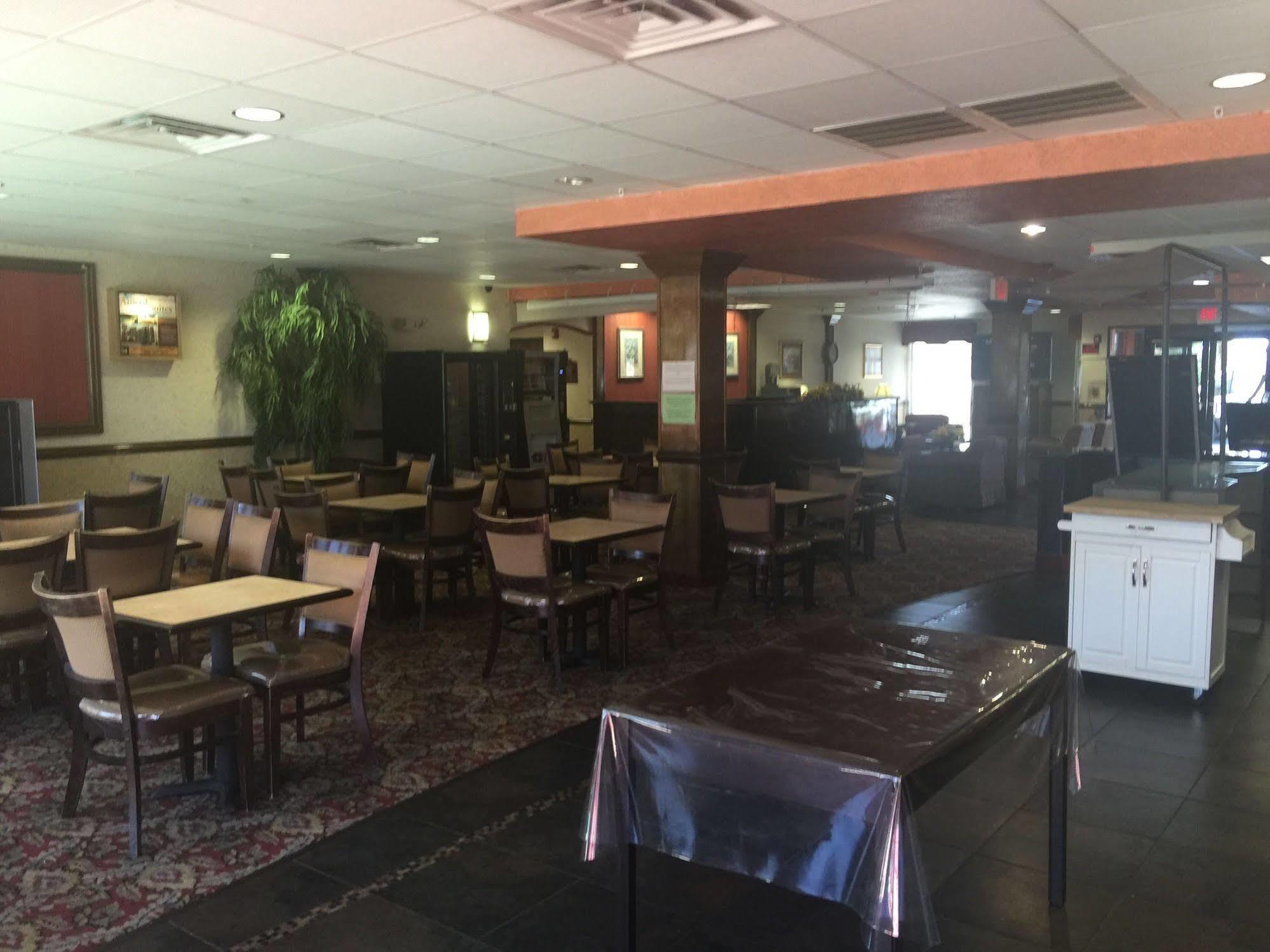 Comfort Suites Laredo Bagian luar foto