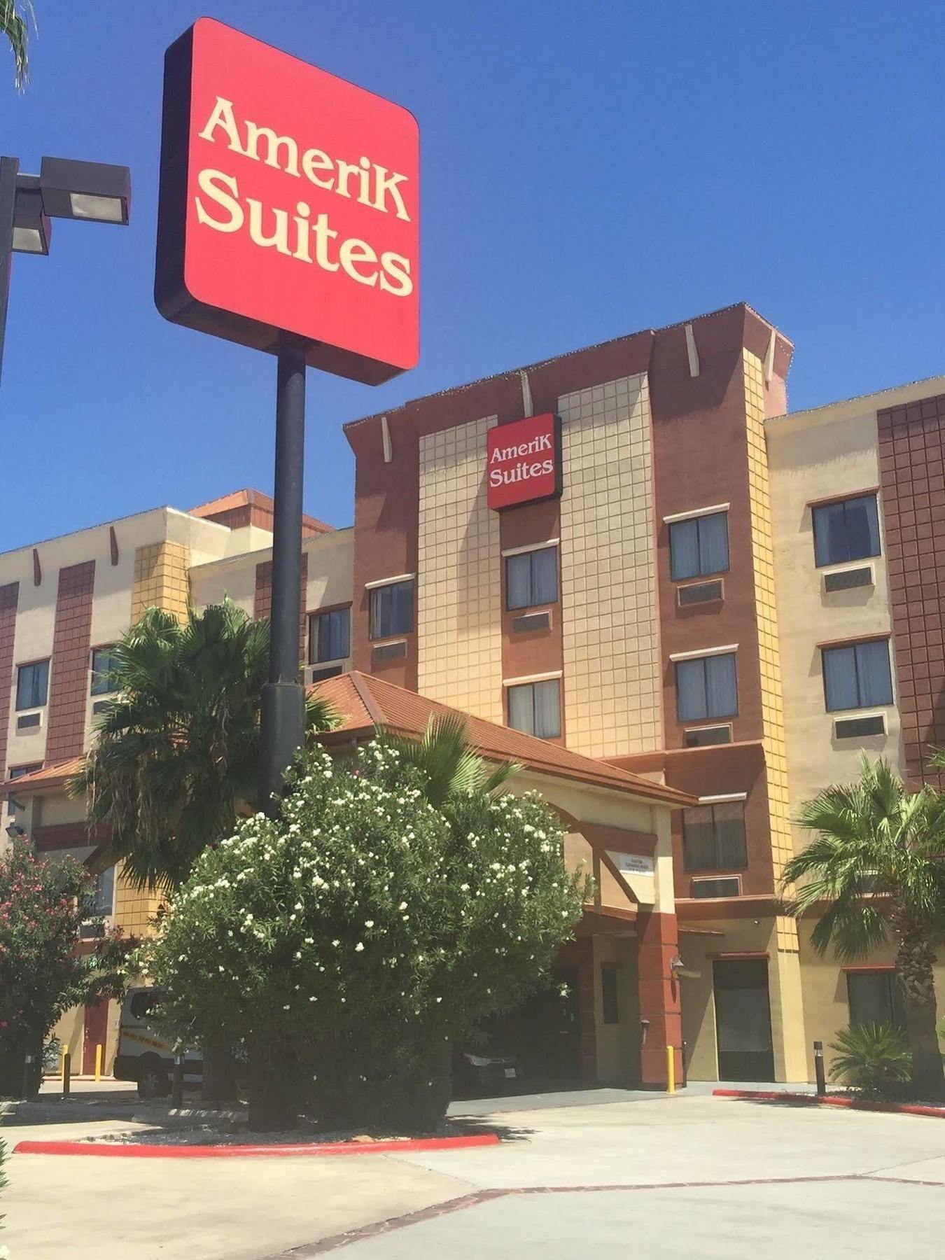 Comfort Suites Laredo Bagian luar foto
